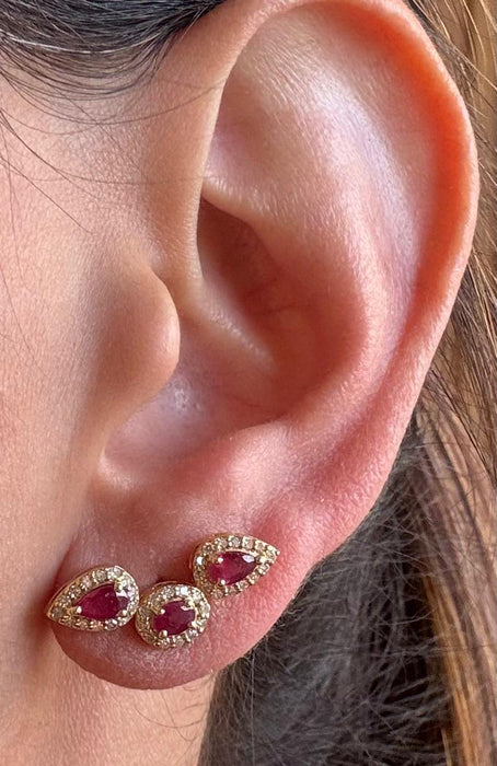 Broquel oro 14k con zafiro rosa, esmeralda y rubíe y diamantes naturales